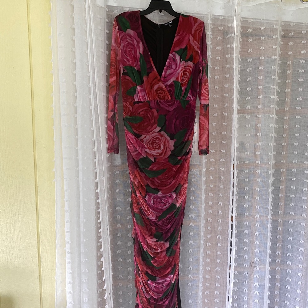 Gorgeous ruched floral maxi dress